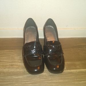 Tahari Patent Leather loafer Pumps